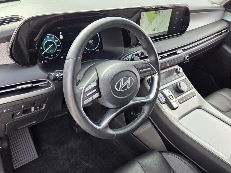 Used 2023 White HYUNDAI SEL FWD image 11