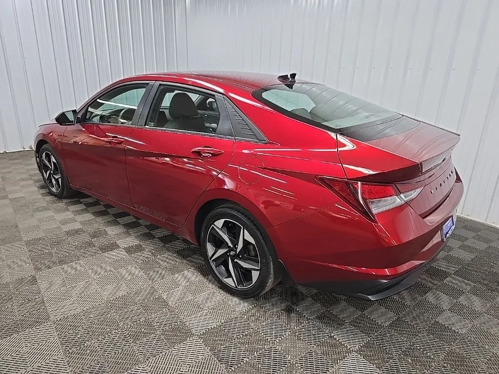 Used 2023 Red Hyundai SEL image 9