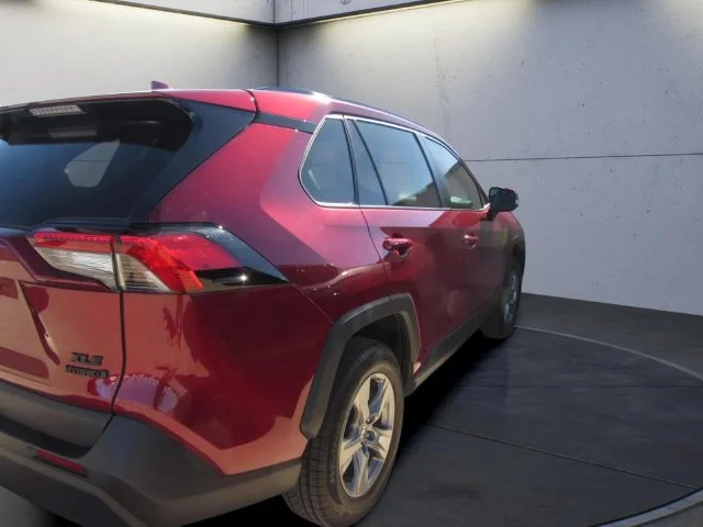 Used 2024 Pearl Toyota XLE image 3