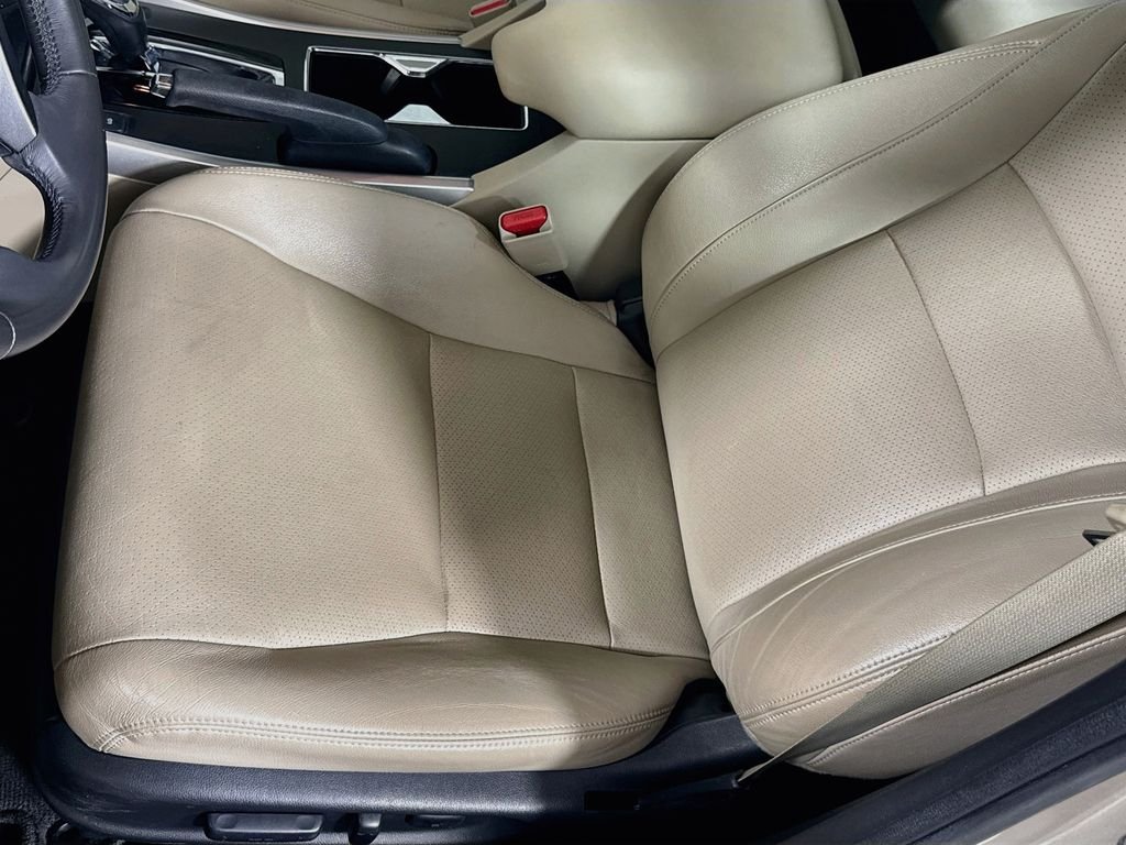 Used 2014 Champagne Frost Pearl Honda EX-L image 18