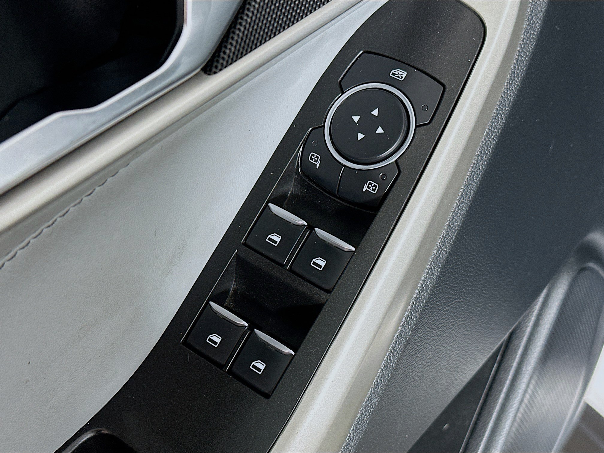 Used 2022 White Metallic Ford XLT image 18