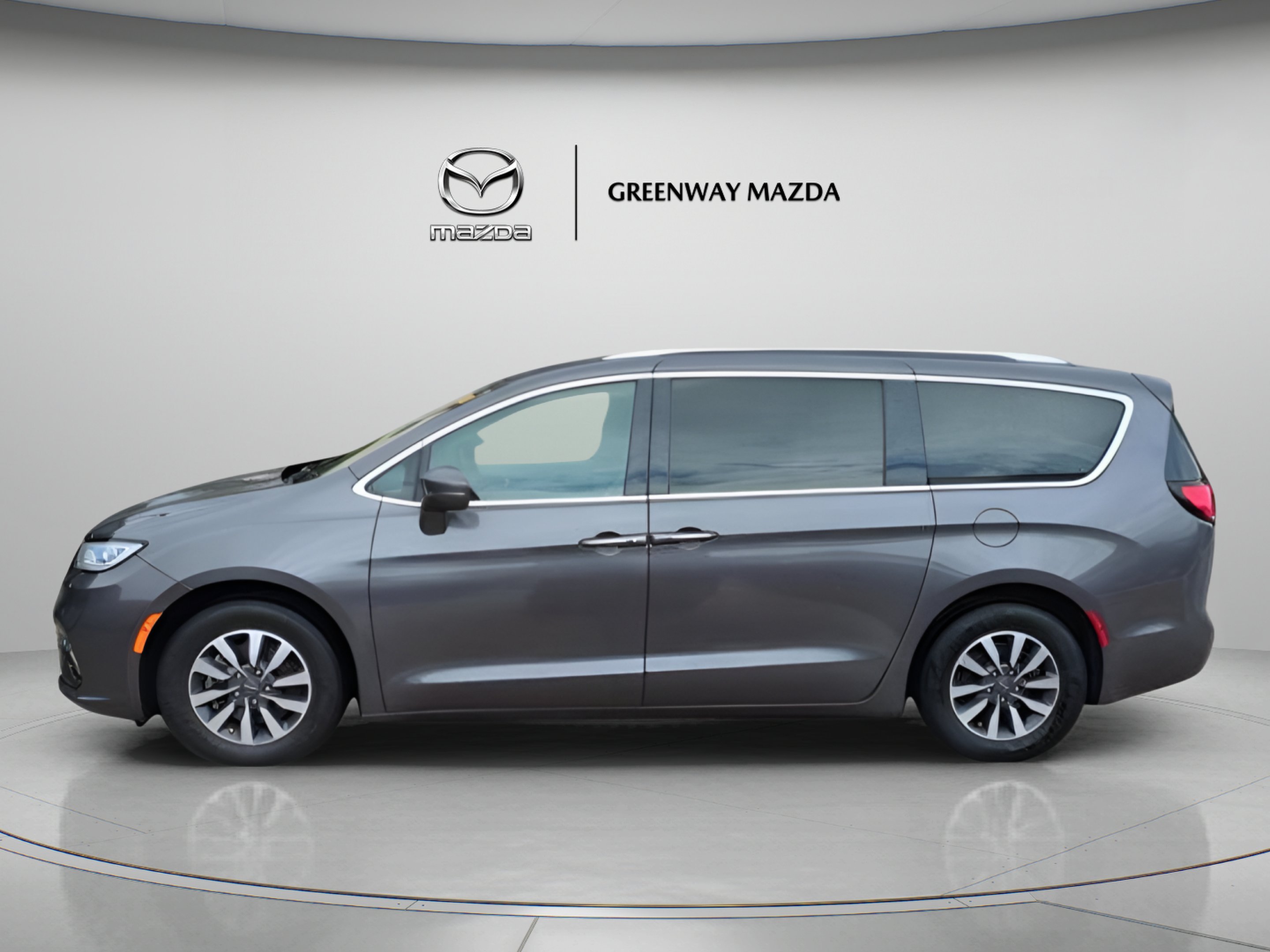 Used 2021 Granite Crystal Metallic Clearcoat Chrysler Touring L image 5