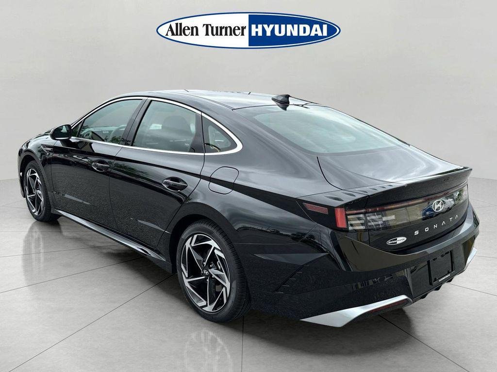 New 2026 Abyss Black Hyundai SEL Sport image 5