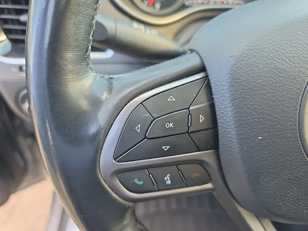 Used 2021 Silver Jeep Limited image 27