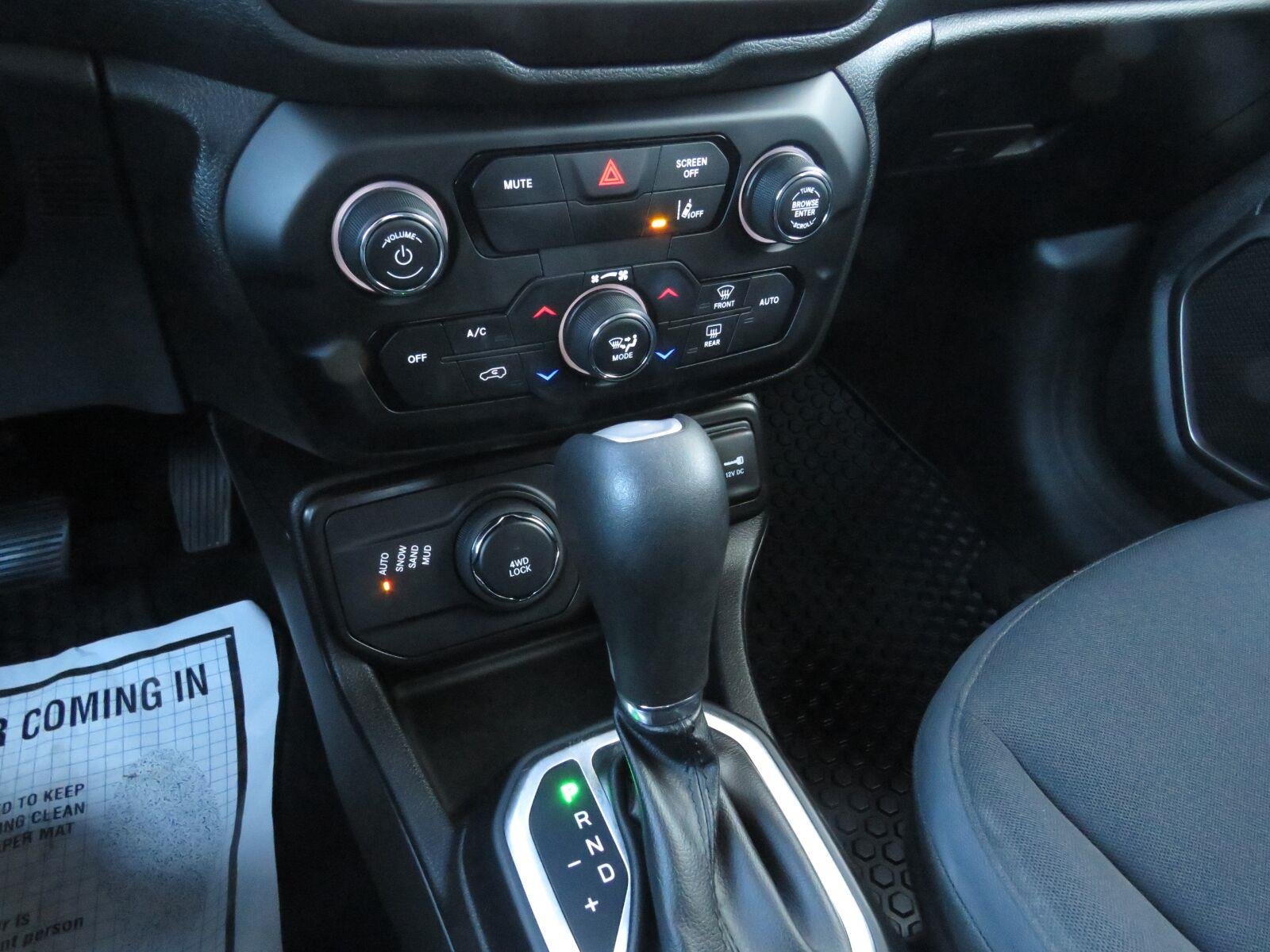 Used 2023 Graphite Gray Jeep Latitude image 30