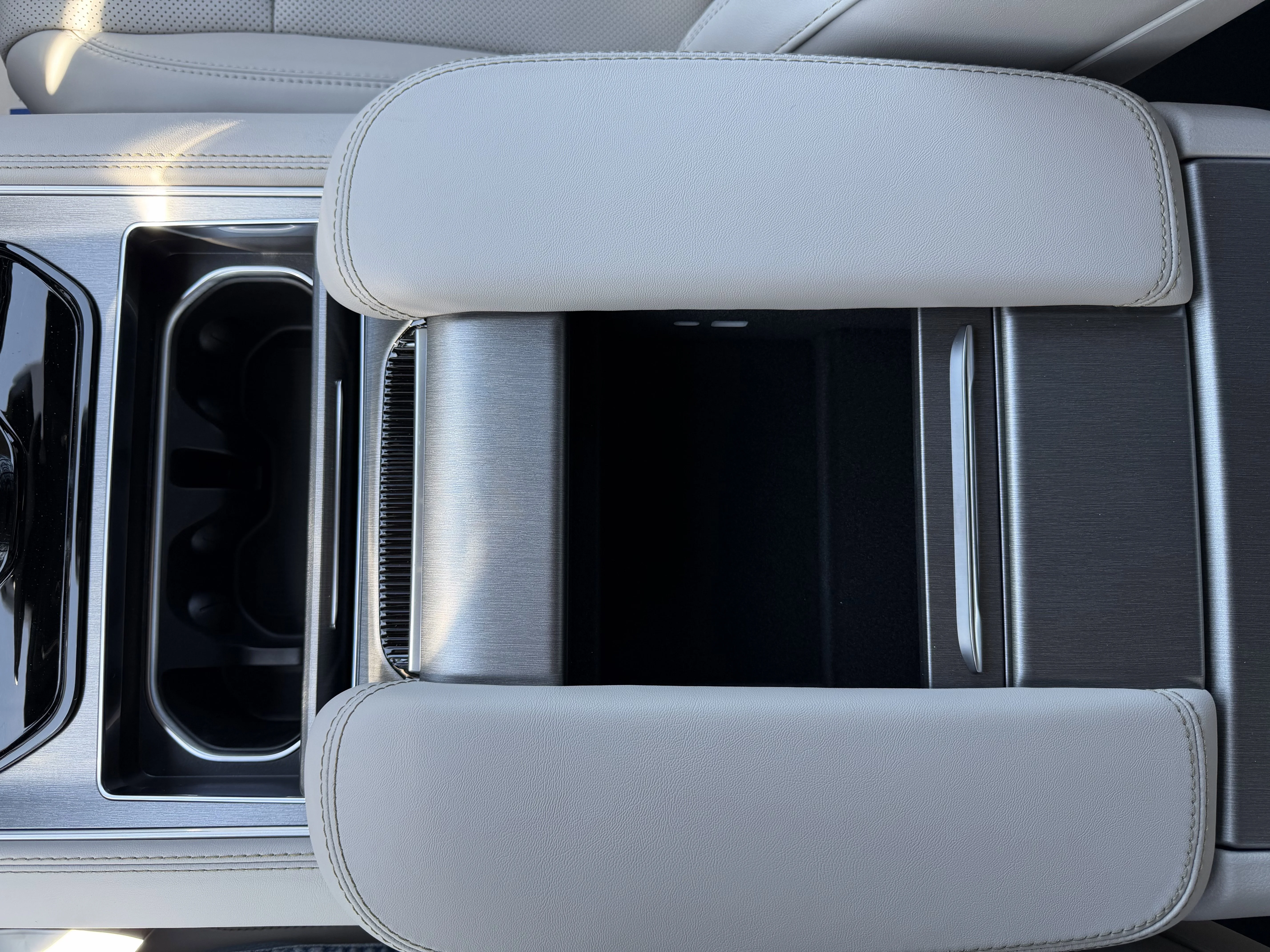 New 2026 High Gloss Black Exterior Paint Jeep Limited Reserve image 30