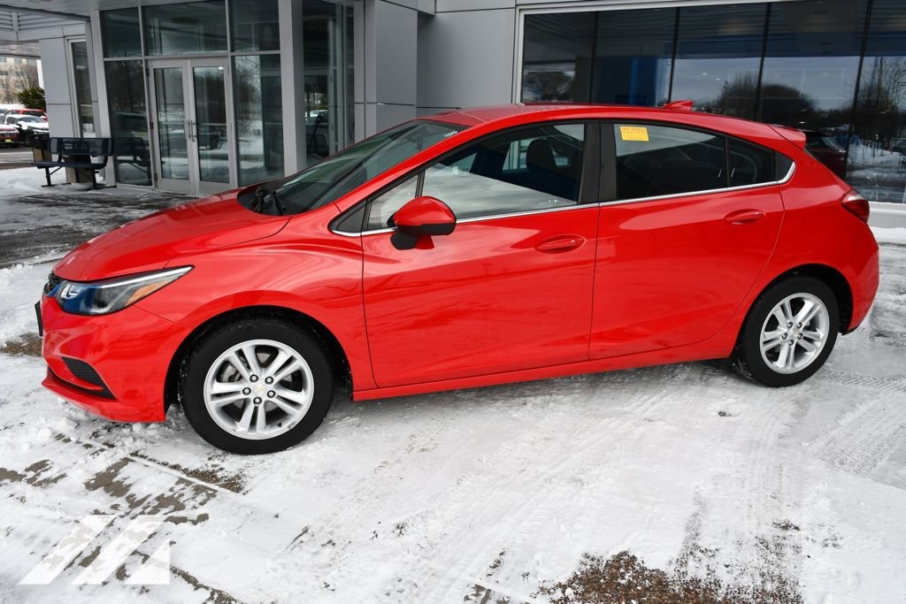 Used 2017 Chevrolet Cruze LT with VIN 3G1BE6SM5HS587189 for sale in Onalaska, WI