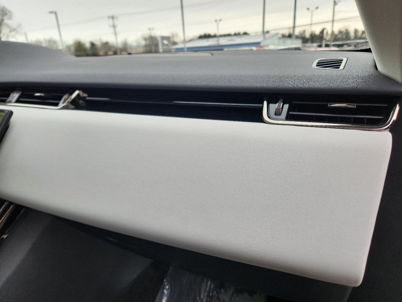 Certified Used 2024 Fuji White Land Rover S image 17
