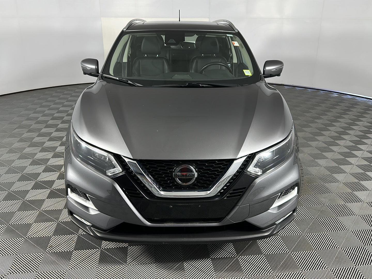 Used 2022 Gun Metallic Nissan SL image 2