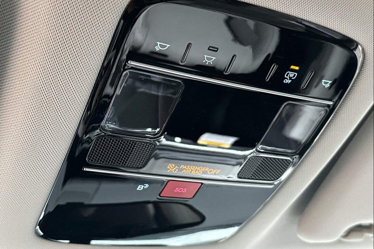 New 2027 White Hyundai SEL AWD image 22