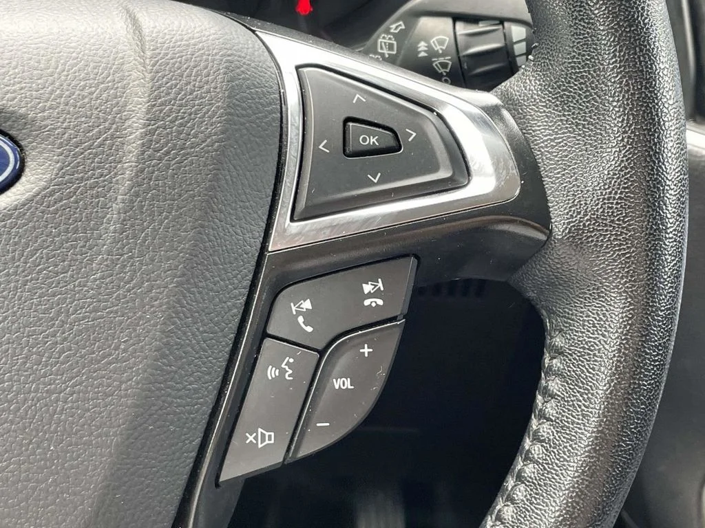 Used 2024 Gray Ford SEL image 31