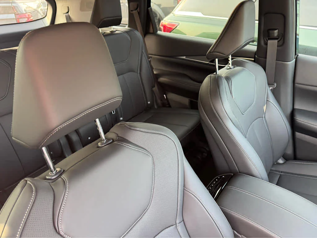 New 2027 HARBOR GRAY INFINITI Luxe FWD image 9