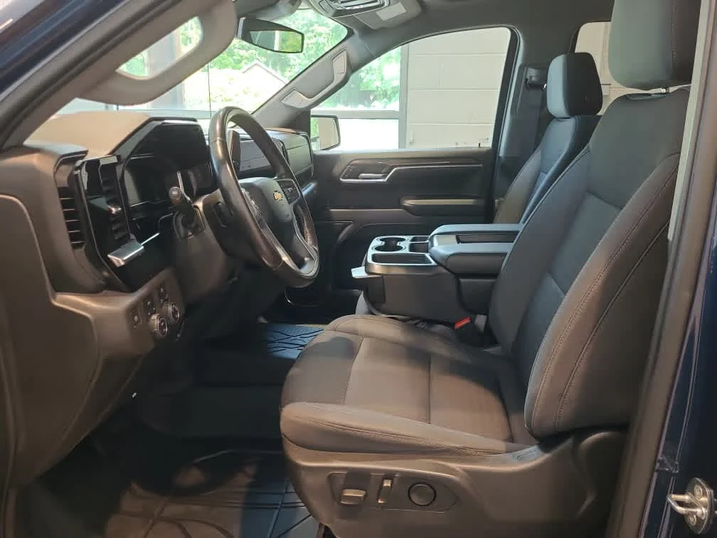 Used 2022 Northsky Blue Metallic Chevrolet LT image 10