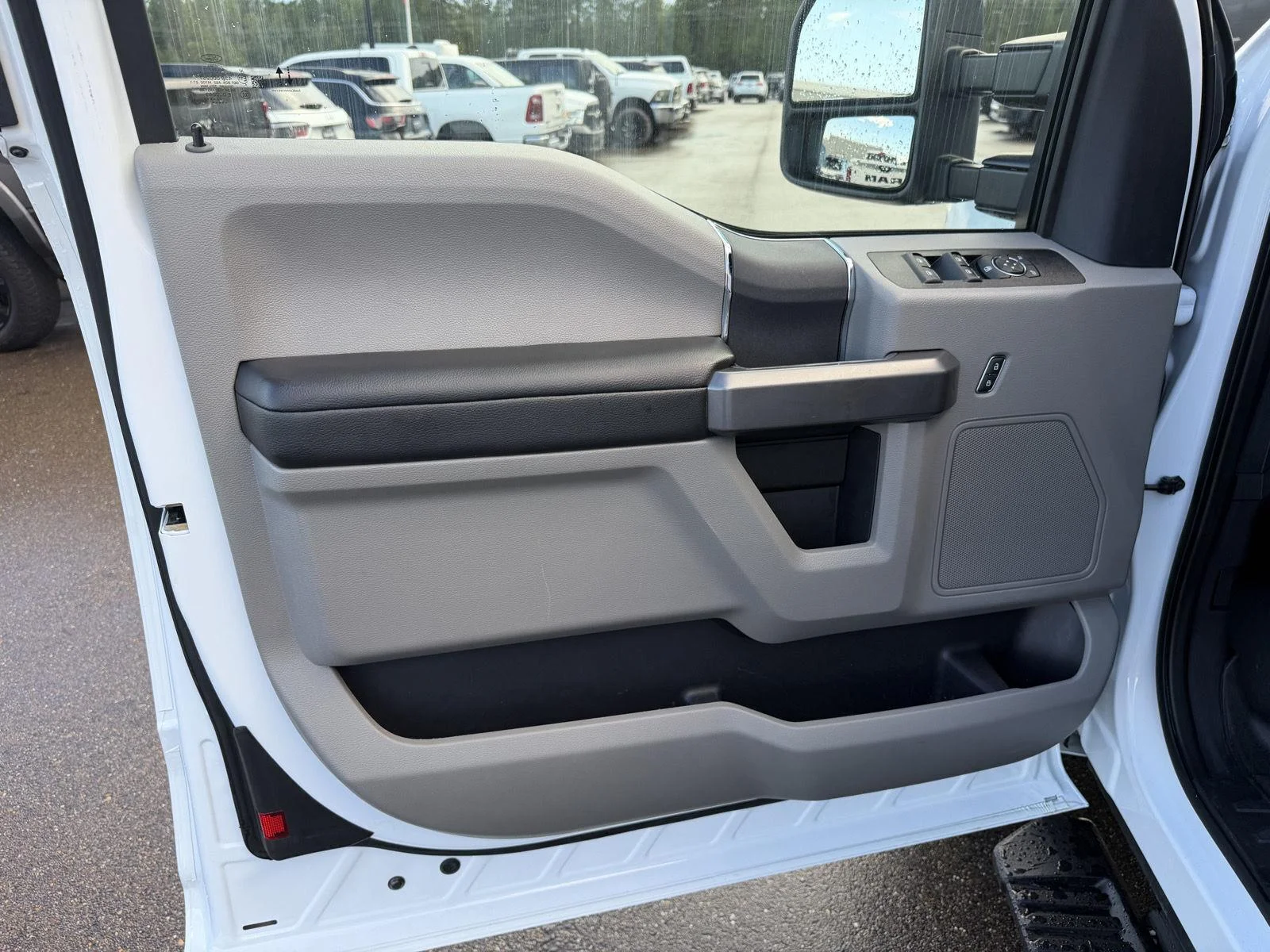 Used 2022 Oxford White Ford XLT image 17