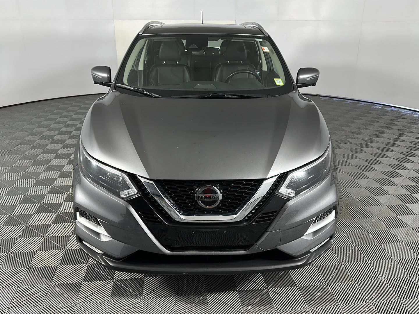 Used 2022 Gun Metallic Nissan SL image 2