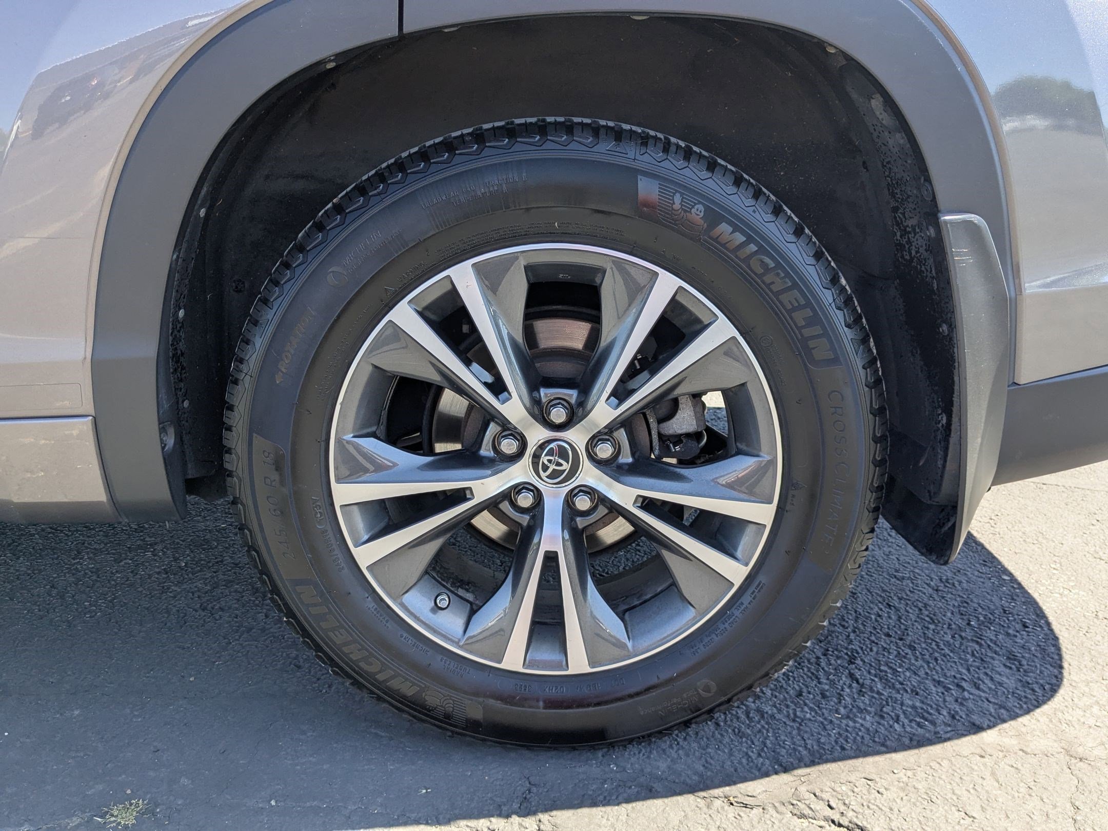 Used 2016 Predawn Gray Mica Toyota XLE image 35
