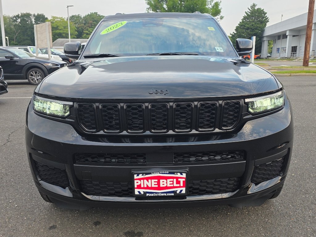Certified Used 2023 Diamond Black Crystal Pearl Coat Jeep Altitude X image 10