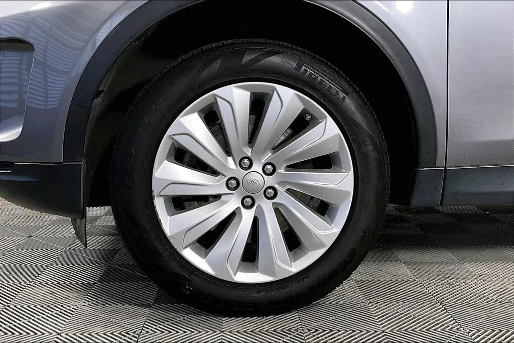 Used 2020  Land Rover SE image 8