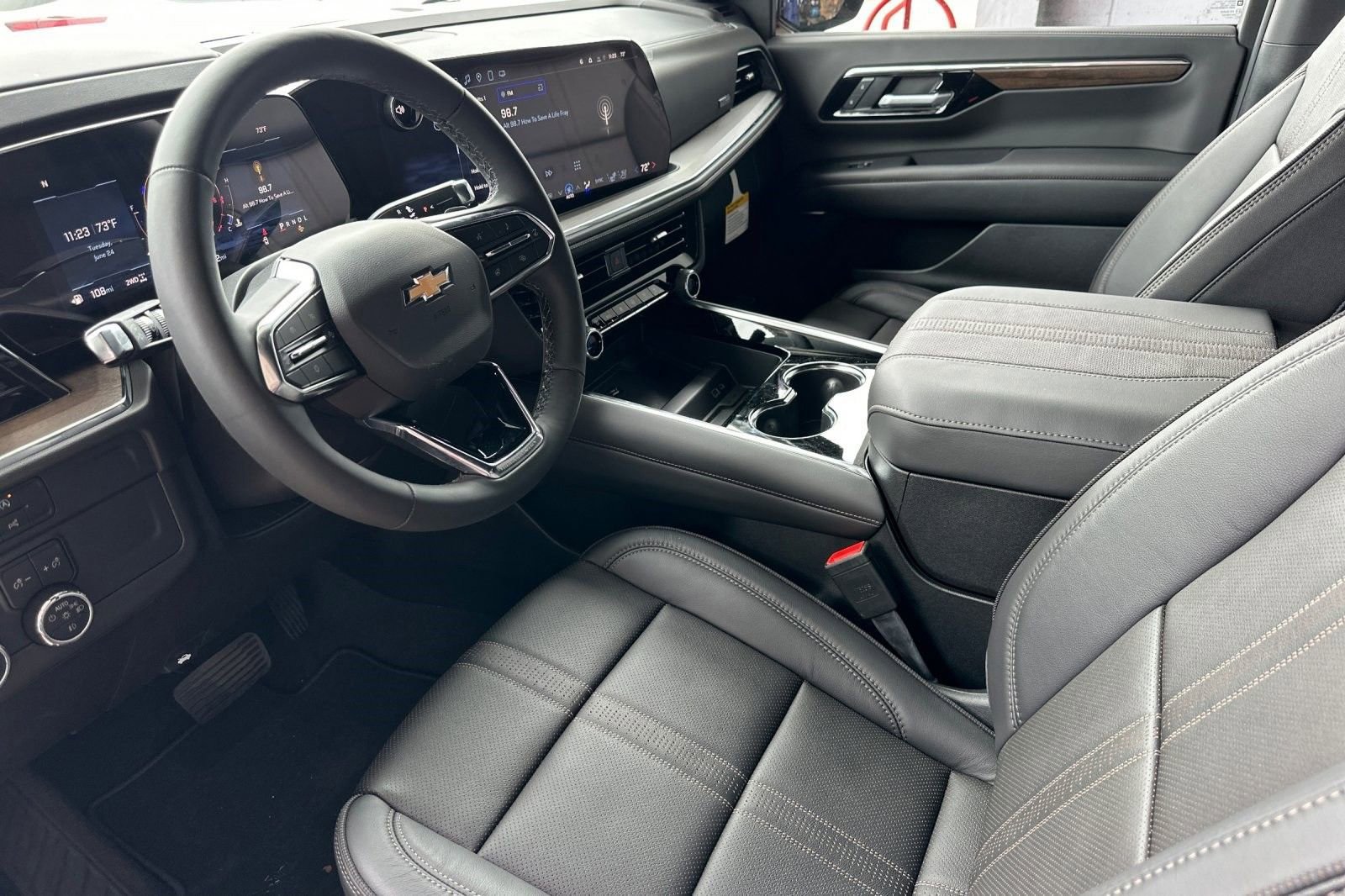 2025 Chevrolet Suburban High Country - Photo 10