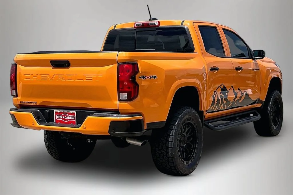 2025 Chevrolet Colorado LT - Photo 21