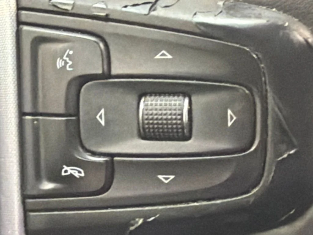 Used 2022 Summit White GMC SLE image 19