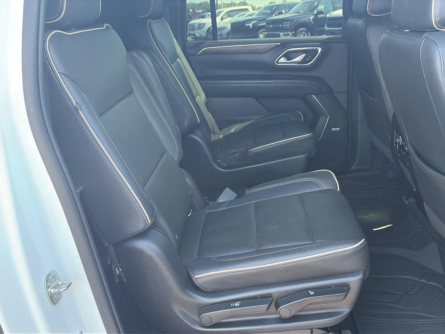Used 2022 SUMMIT WHITE Chevrolet Premier image 21