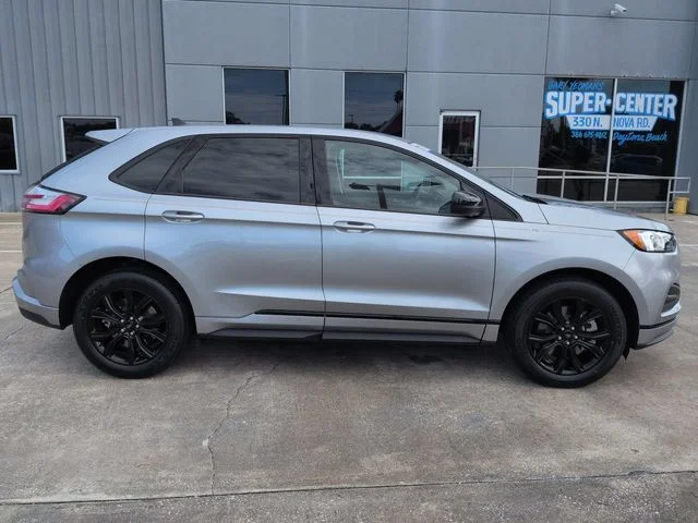Used 2022 Silver Ford SE image 3