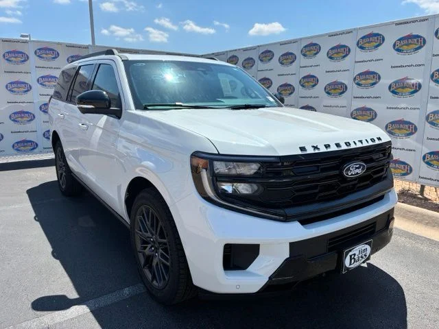 New 2027 Star White Metallic Tri-Coat Ford Platinum image 2