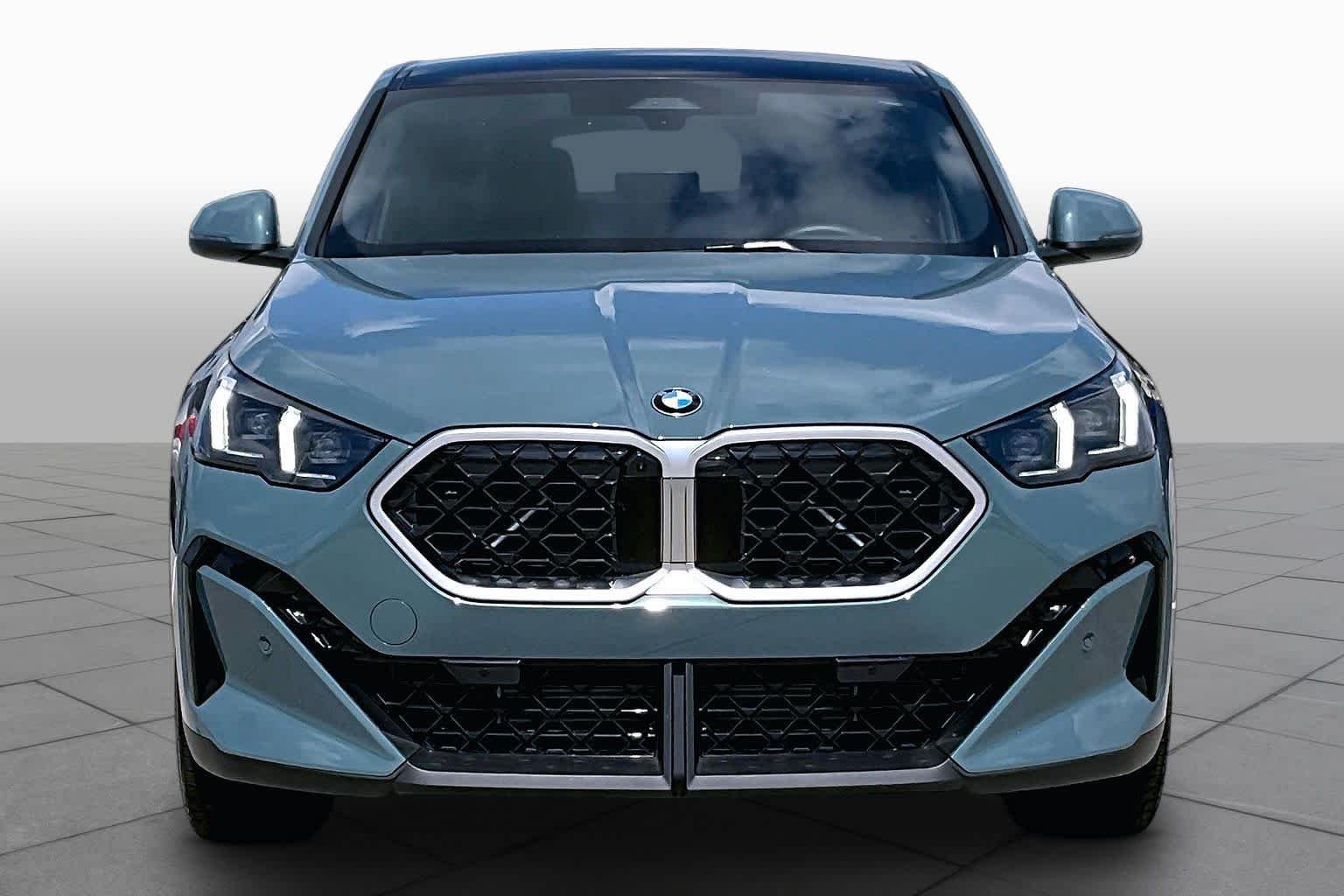 Used 2025 Cape York Green Metallic BMW xDrive28i image 3