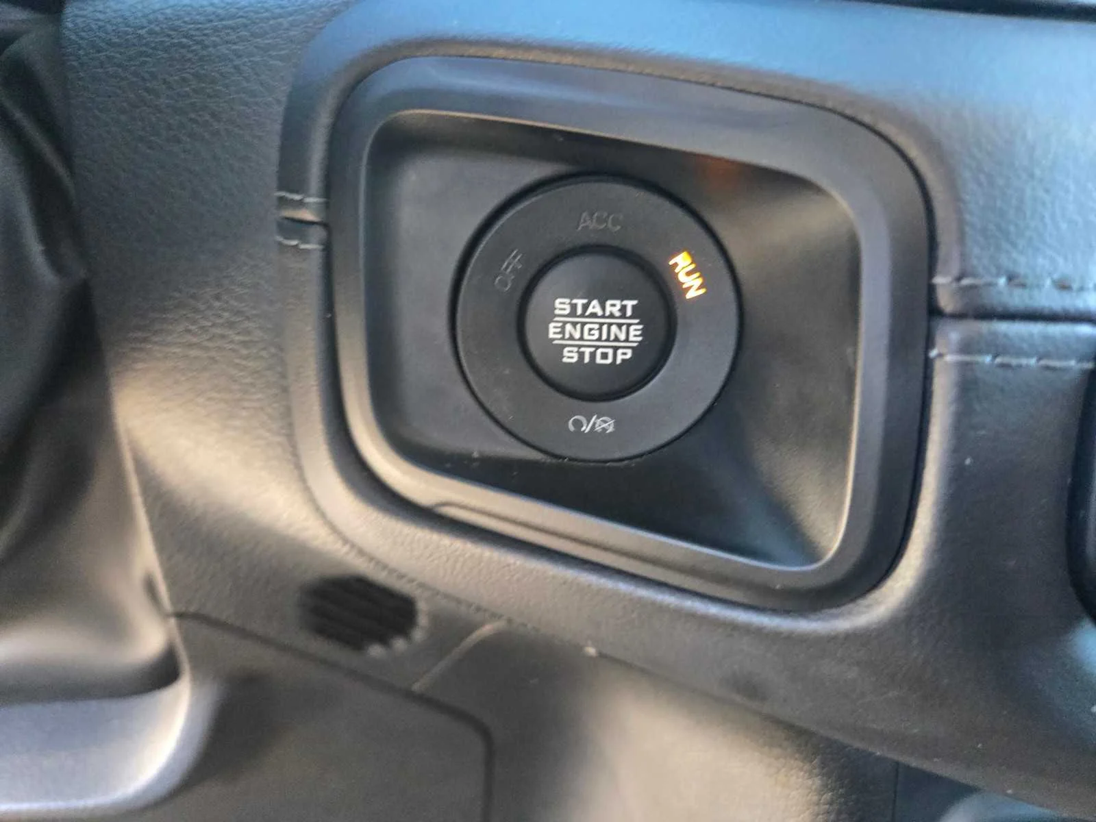 Used 2024  Jeep Sahara image 19