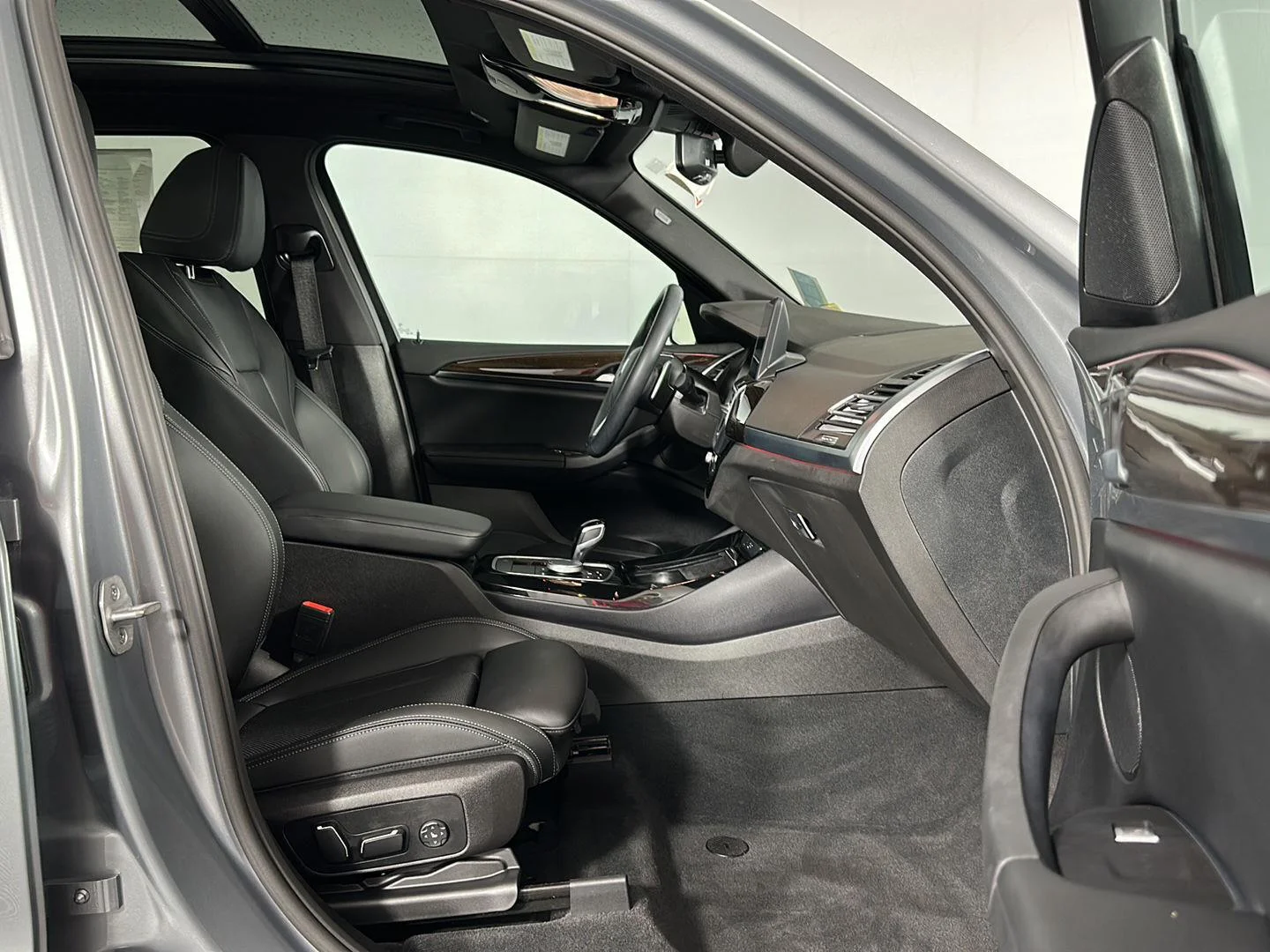 Used 2024 Skyscraper Grey Metallic BMW xDrive30i image 30