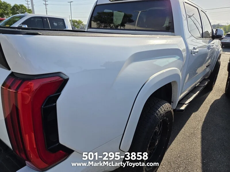 Used 2022 White TOYOTA SR5 image 9