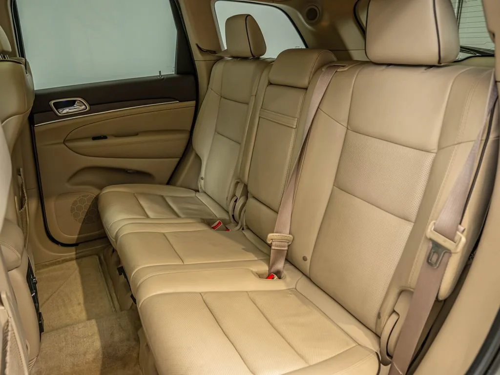 Used 2015 Billet Silver Metallic Clearcoat Jeep Overland image 36