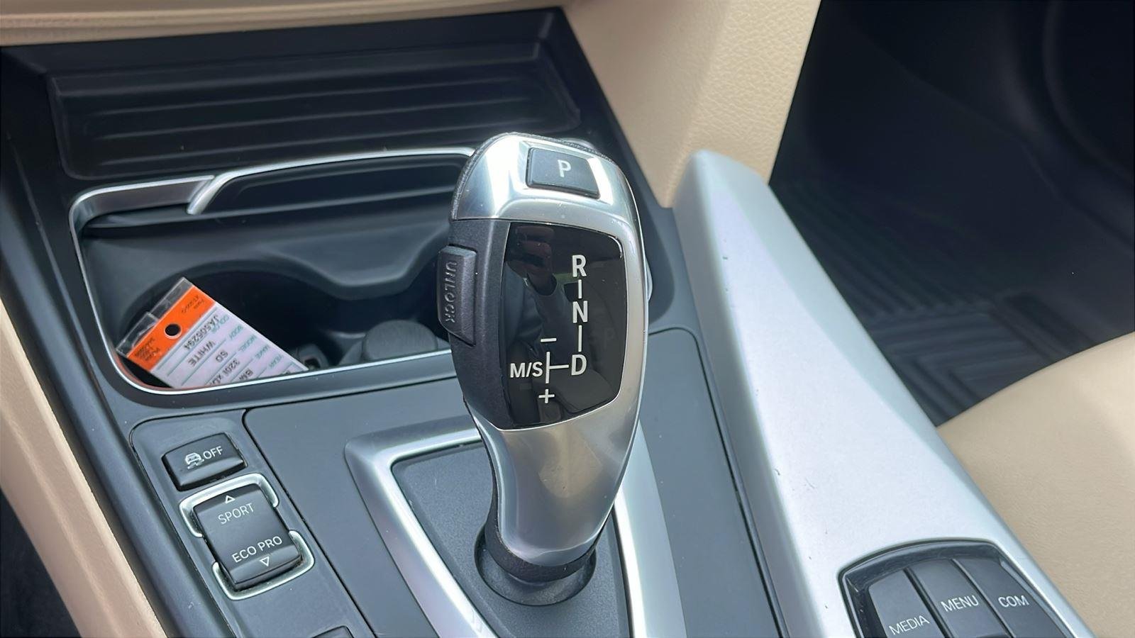 Used 2018 Alpine White BMW 320i xDrive image 17