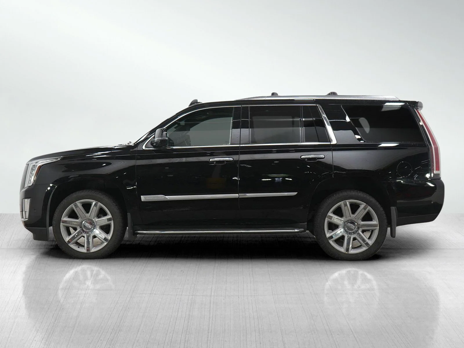 Used 2018 Cadillac Escalade Luxury with VIN 1GYS4BKJ5JR313048 for sale in Wayzata, Minnesota