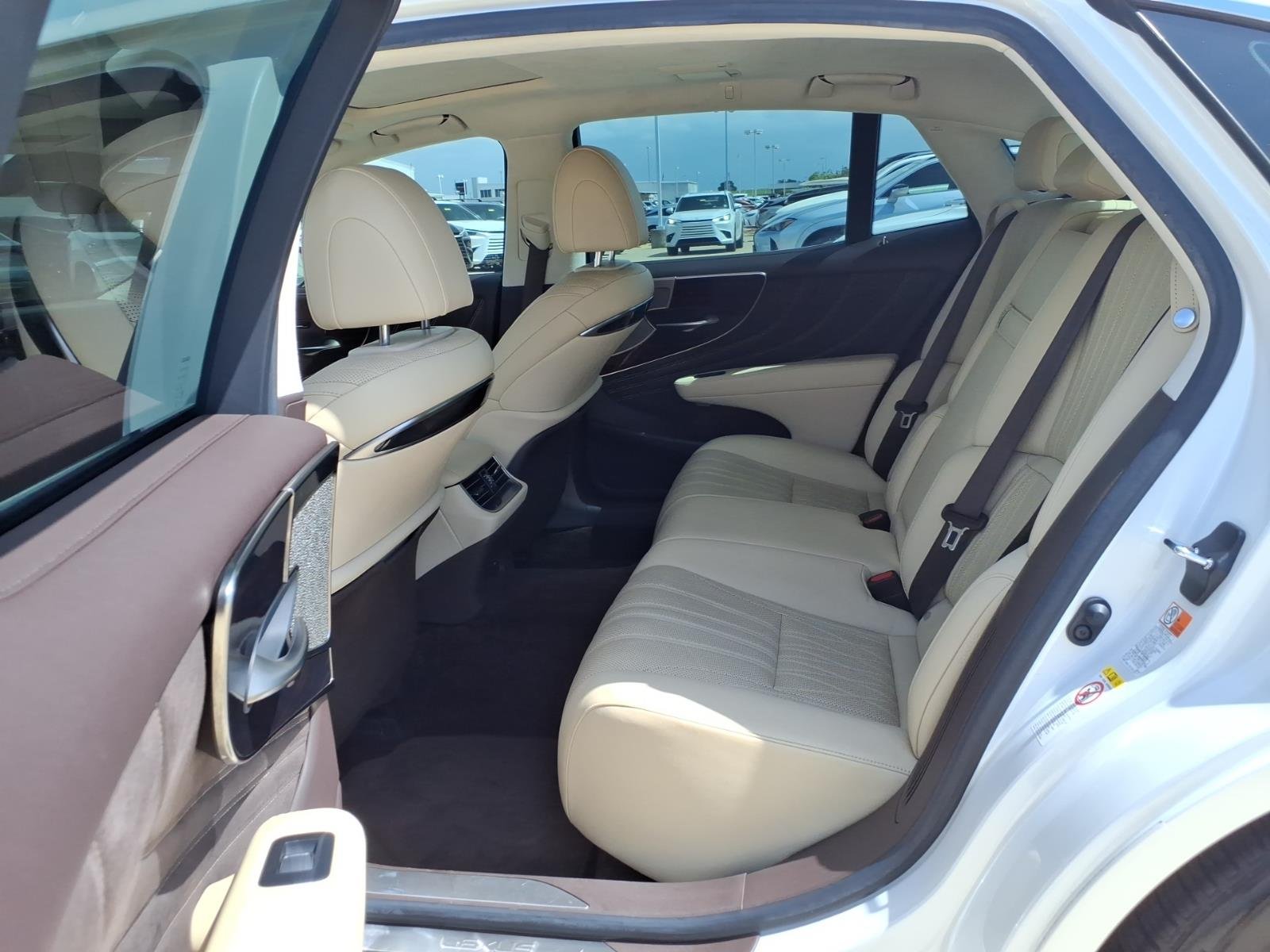 Used 2019 Eminent White Pearl Lexus Base image 18