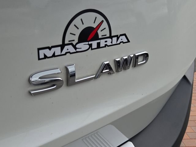 Used 2021 Pearl White Nissan SL image 5