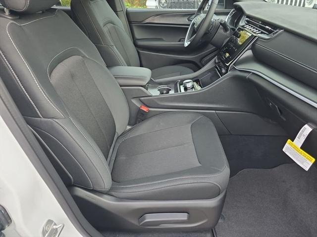 New 2025 Bright White Clear-Coat Exterior Paint Jeep Laredo X image 26