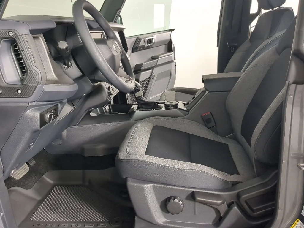 2025 Ford Bronco 4-Door Base - Photo 10