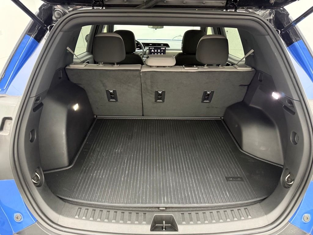Used 2025 Metallic GMC Elevation image 10