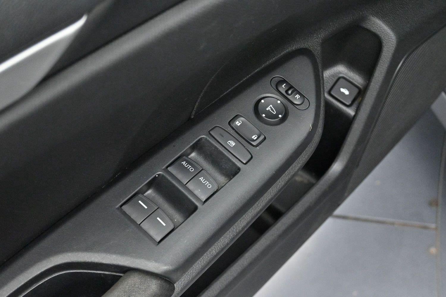 Used 2018 Modern Steel Metallic Honda LX image 10