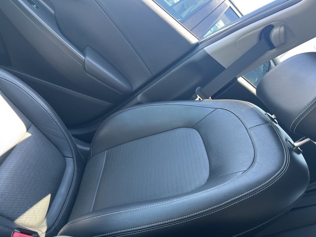 Used 2020 Black Hyundai Ultimate image 29