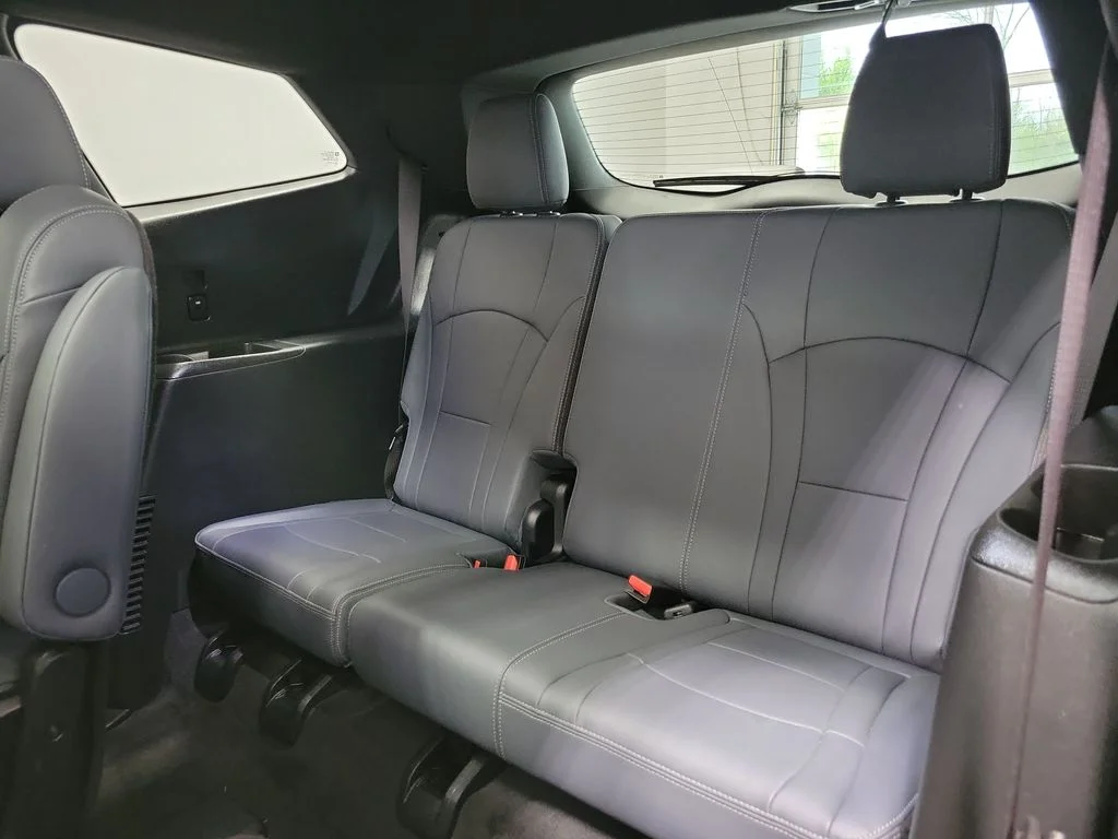 Used 2023 Black Buick Essence image 27