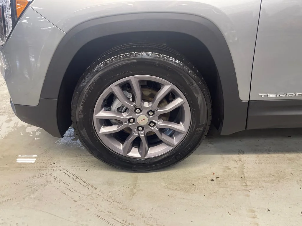 Used 2023 Silver GMC SLT image 11