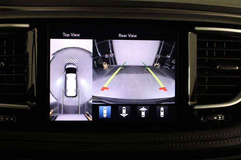 Used 2018 Gray Chrysler Limited image 28