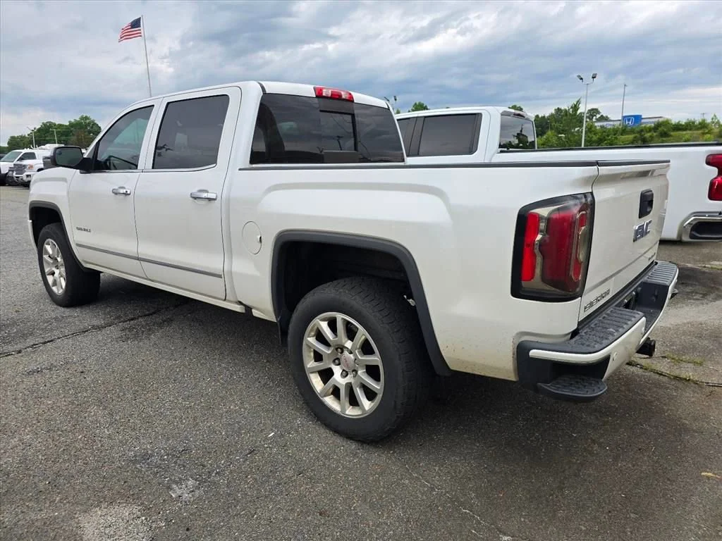 Used 2018 WHITE FROST TRICOAT GMC Denali image 9