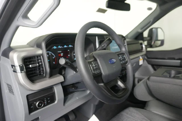 New 2027 Oxford White Ford F-350® XLT image 25