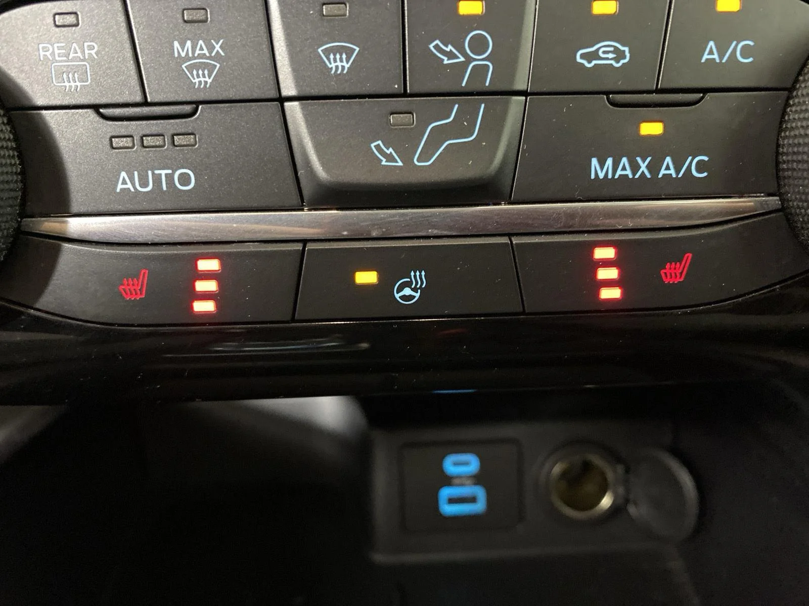 Used 2022 Iced Blue Silver Ford SE image 21