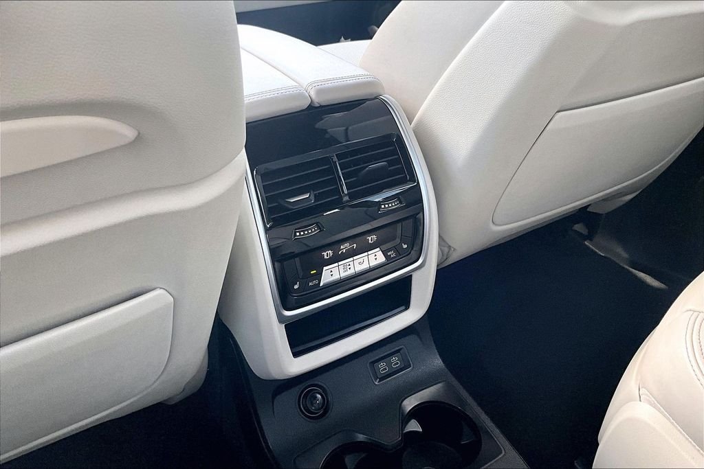 Used 2020 White BMW M50i image 24