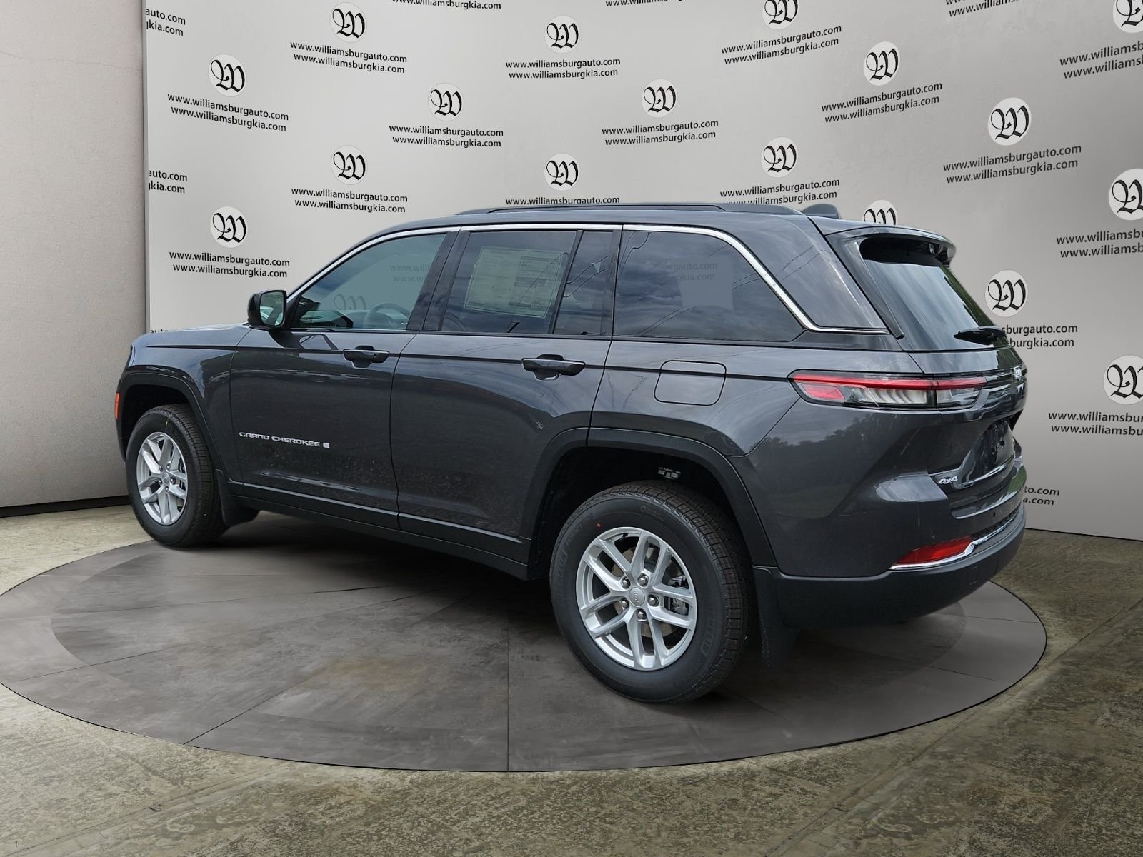 New 2026 Baltic Gray Metallic Clear-Coat Exterior Paint Jeep Laredo image 3